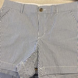 Old navy mid rise short. NWOT. Never worn size 8.